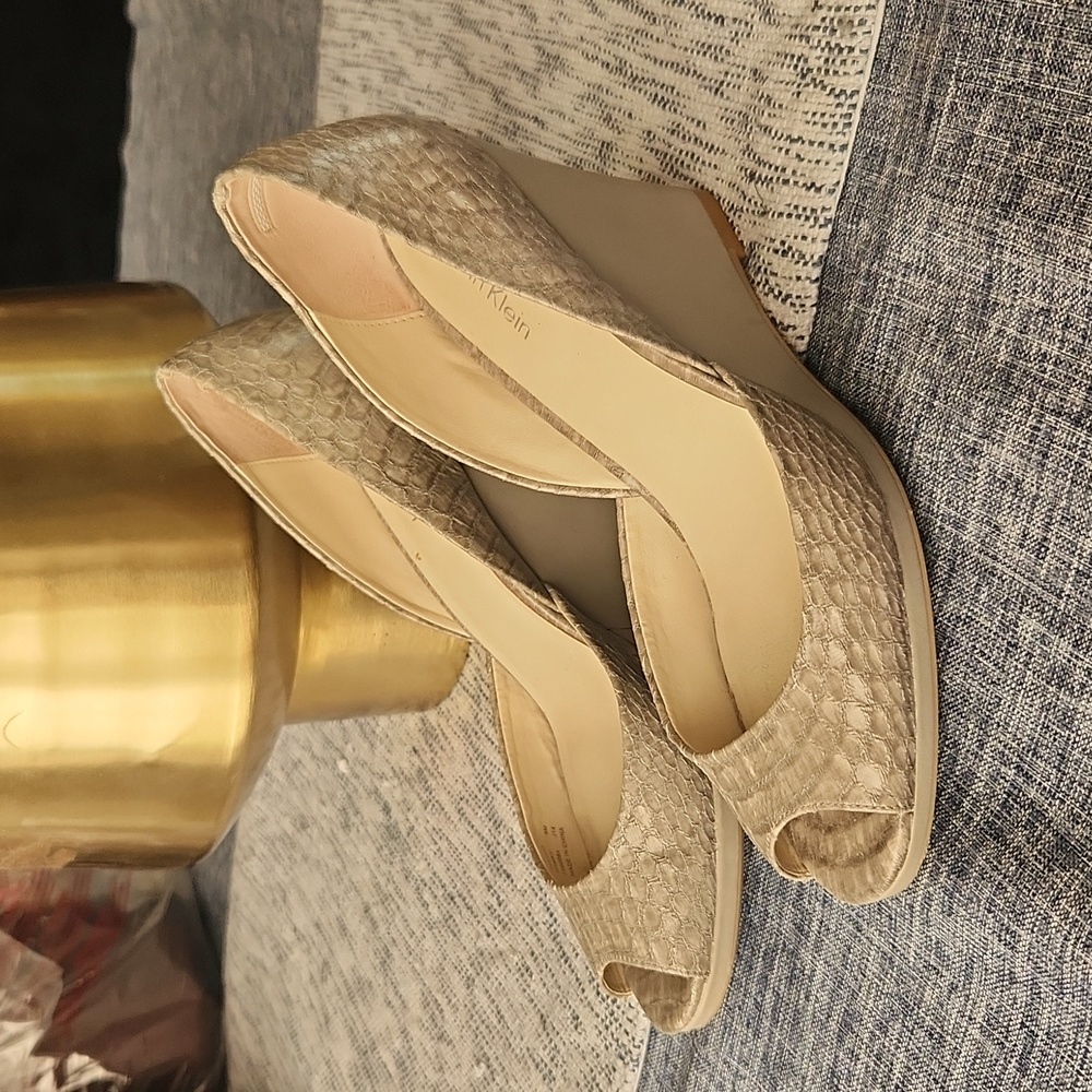 Calvin Klein womens size 8 baby python wedges